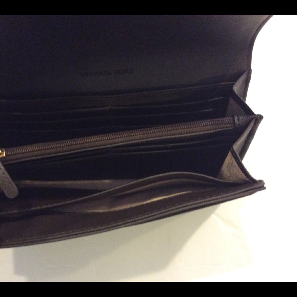 Michael Kors Fulton crossbody & carry all wallet - Picture 9 of 10